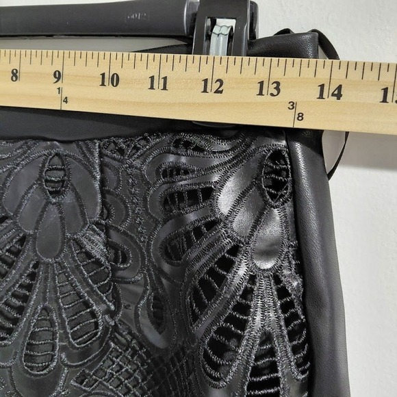 ChicMe Womens Black Faux Leather Laser Cut Lace Mini Skirt Size Medium - Picture 7 of 10